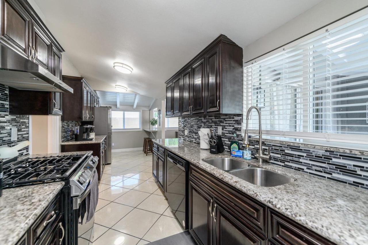 Disneyland Dream Villa 5 Bedroom 3 Bath Theater Games Pool Table أنهايم المظهر الخارجي الصورة